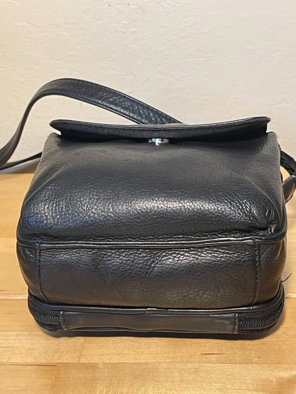 Vintage Fossil Black Leather Crossbody Bag Organizer Wallet Purse Y2K